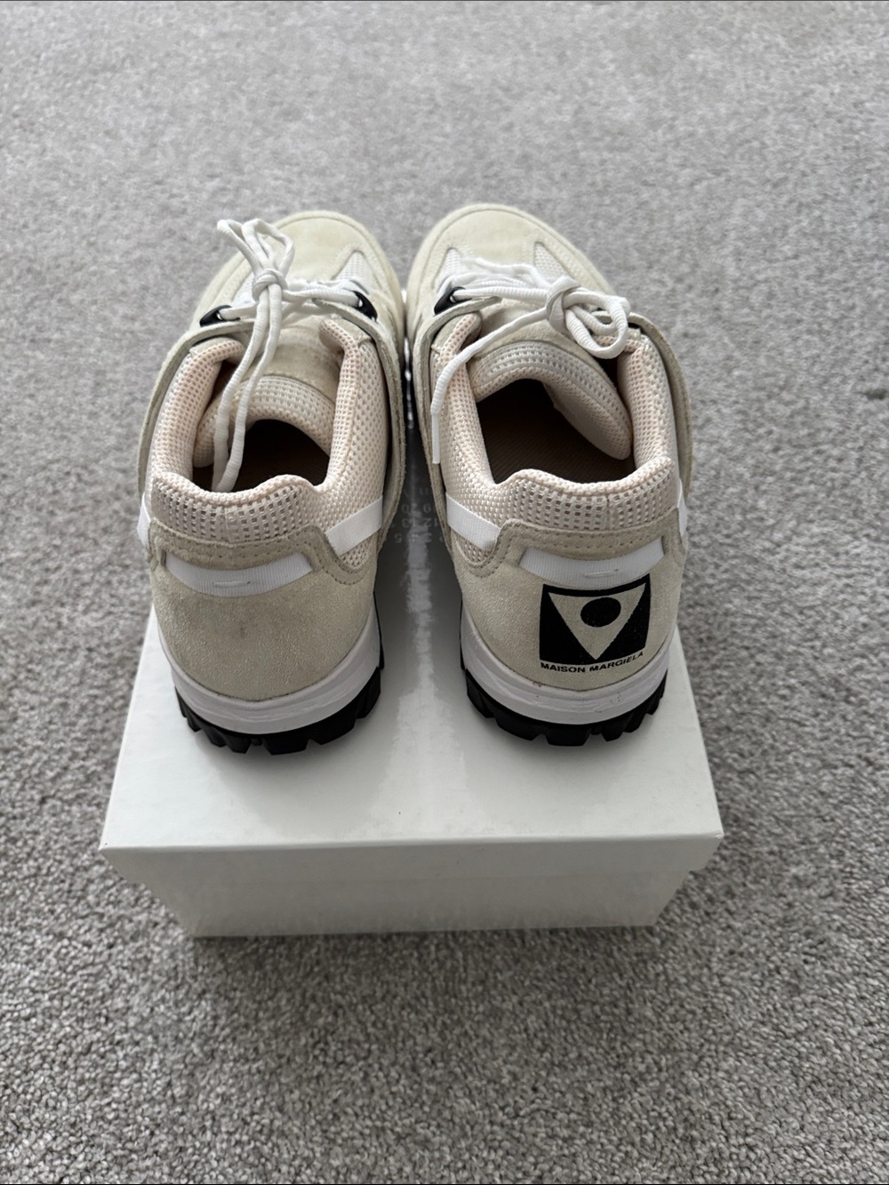 Box on Carpet - Picture 4 of 6